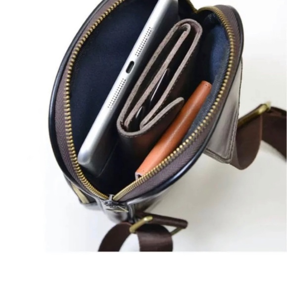 Men’s Leather Chest Cycle Sling Pack Shoulder Bag - Picture 6 of 8